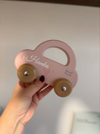 Aktuálna INFO ohľadom personalizovaných autíčok od Label Label - dostupné mám už len ružové alebo krémové. Do Vianoc...